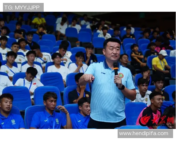 追寻绿茵梦想的脚步足球之旅带你领略世界各地的激情与魅力